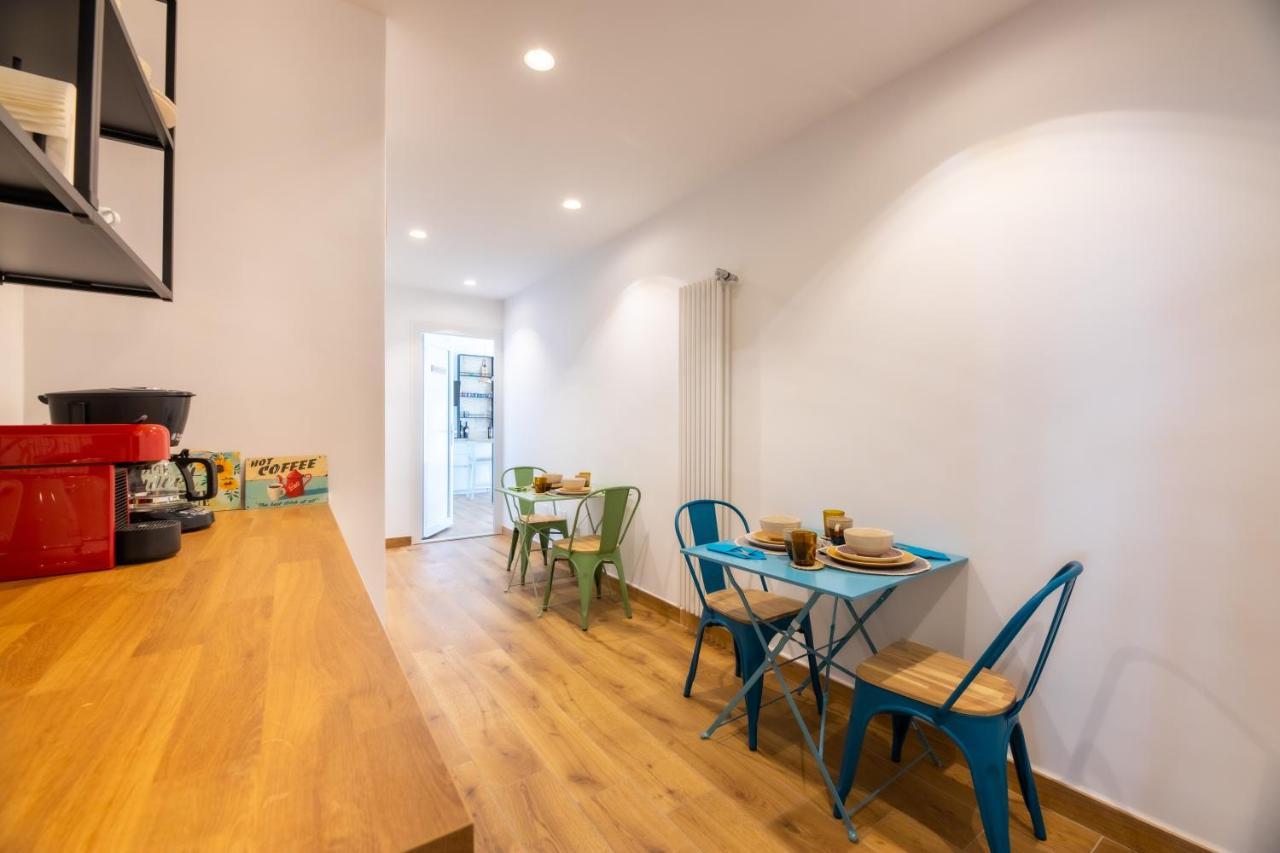 Bed & Breakfast Across The Room — Foto 1
